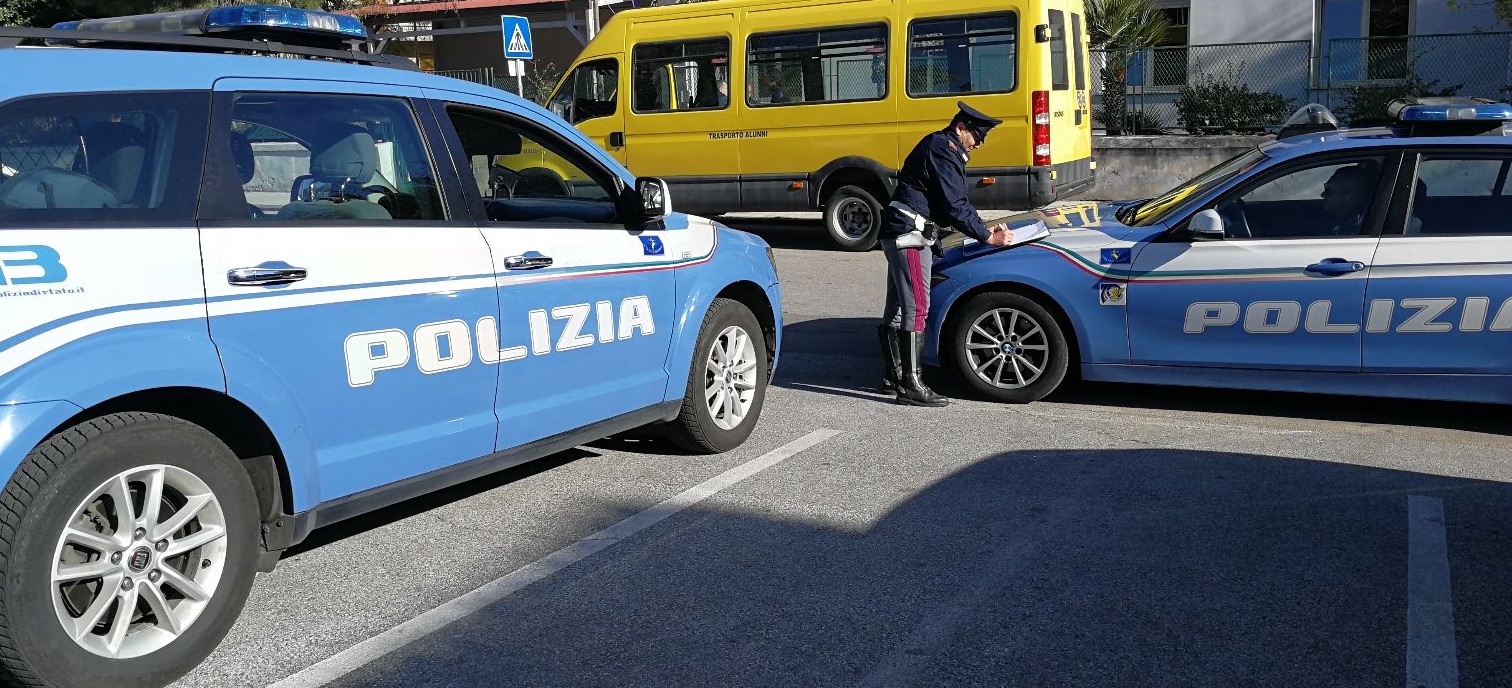 Controlli a tappeto della Polizia nella zona di via Turri e via ...