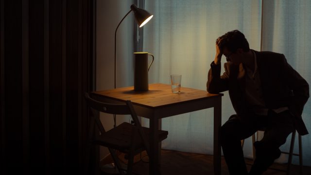 DepressioneUomoSoloTriste