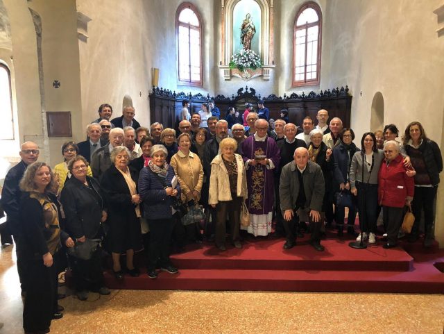 Don Vasco con i parrocchiani