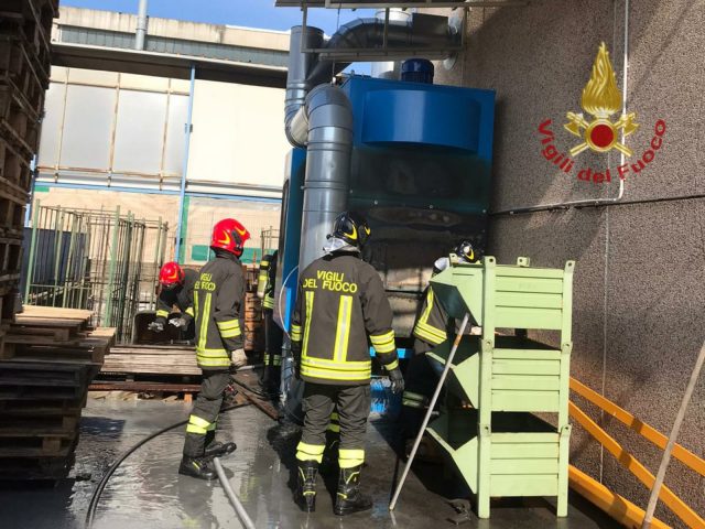 IncendioAziendaVigiliFuoco