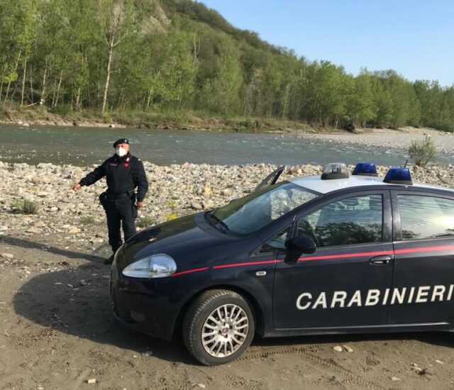 CarabinieriFiumeMascherina