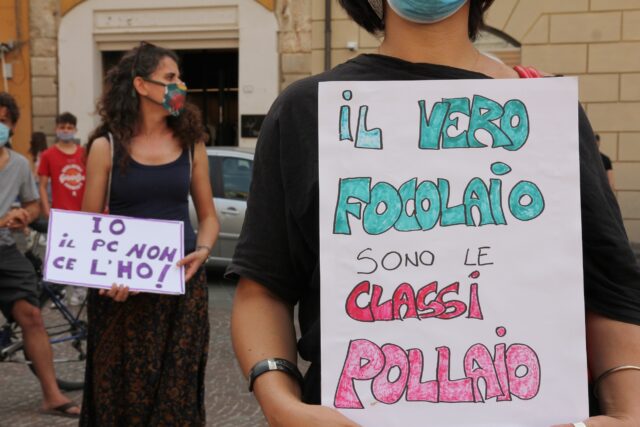 ScuolaManifestazioneReggio1