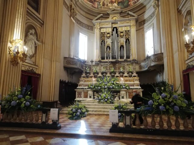 Ghiara_Altare_fiorito