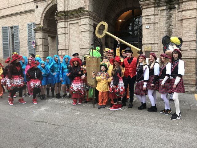 La partenza del Carnevale di fronte al Municipio nel 2020