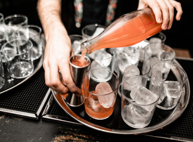 bar 24