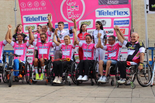 Premiazioni_2021_Maglie_Rosa_Giro_Handike_2021_con_Natalia_Beliaeva