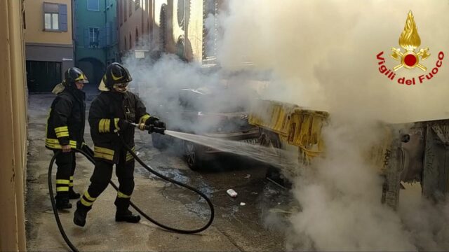 incendio cassonetto via toschi