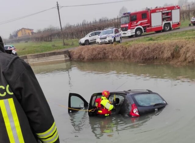 auto nel canale