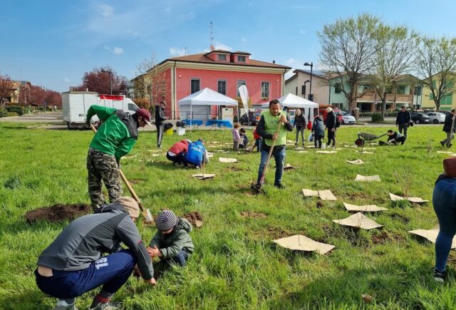 la piantumazione al parco Dario Fo