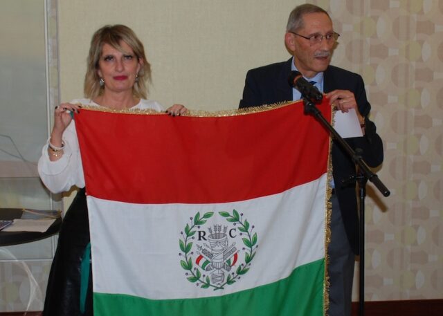 Katia Bassi riceve il Primo Tricolore dai Lions di Reggio Emilia