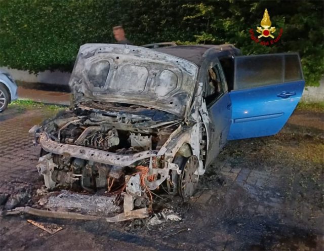 incendio-auto-Correggio