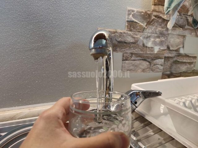 acqua-bicchiere-rubinetto2-3