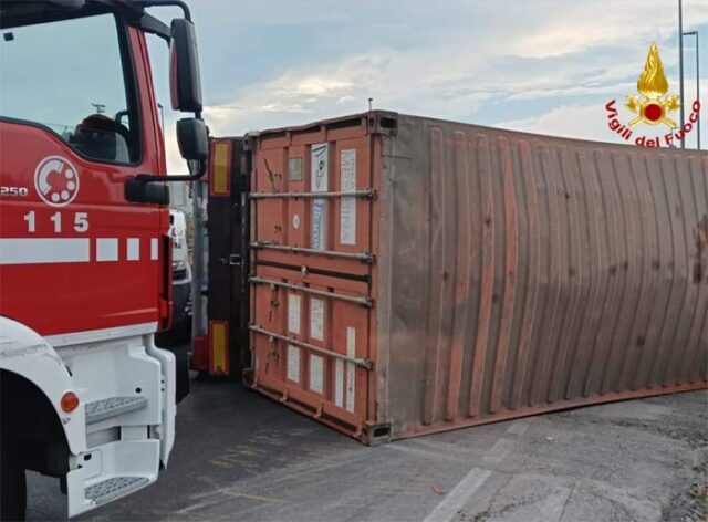 casalgrande-camion-ribaltato
