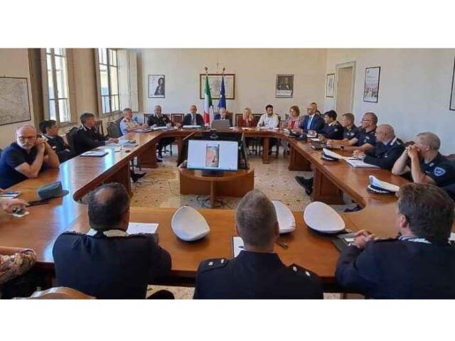 incidenti-riunione-prefettura