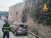 Bagnolo in Piano: crolla tetto di un edificio, danneggiata un’auto