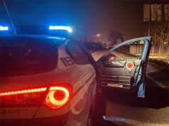 Sorpresi a rubare carburante da un camion, due arresti